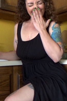 Fucking Stepmom On The Kitchen Counter!