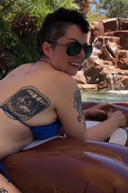 Twerking Ass On The Inflatable In The Pool