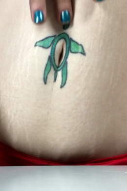 MILF Live Streams Her Belly Button And Stretchmarks