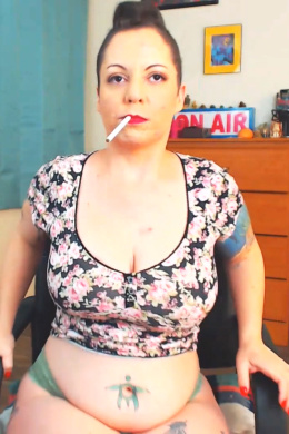 MILF Smokes On Live Streams