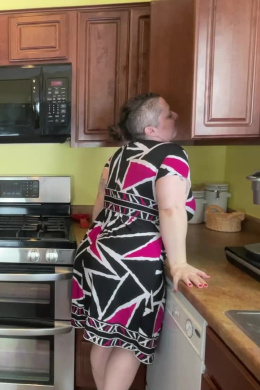 Anal Fucking Stepmom in the Kitchen