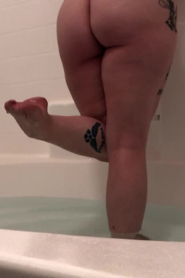 Bathtub Hairy Leg Feet Ignore