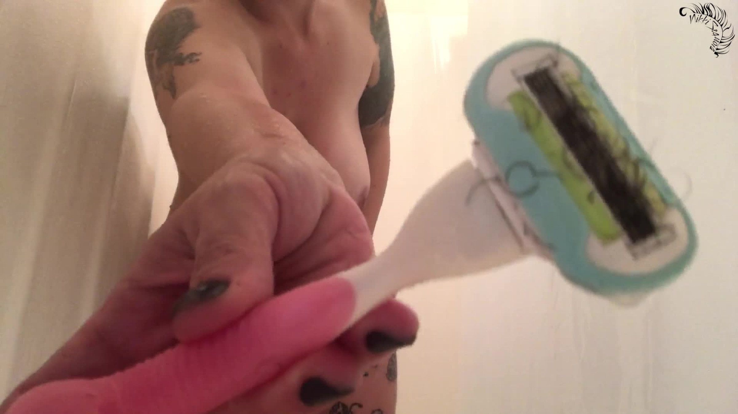Hairy Cunt Shaved in the Shower