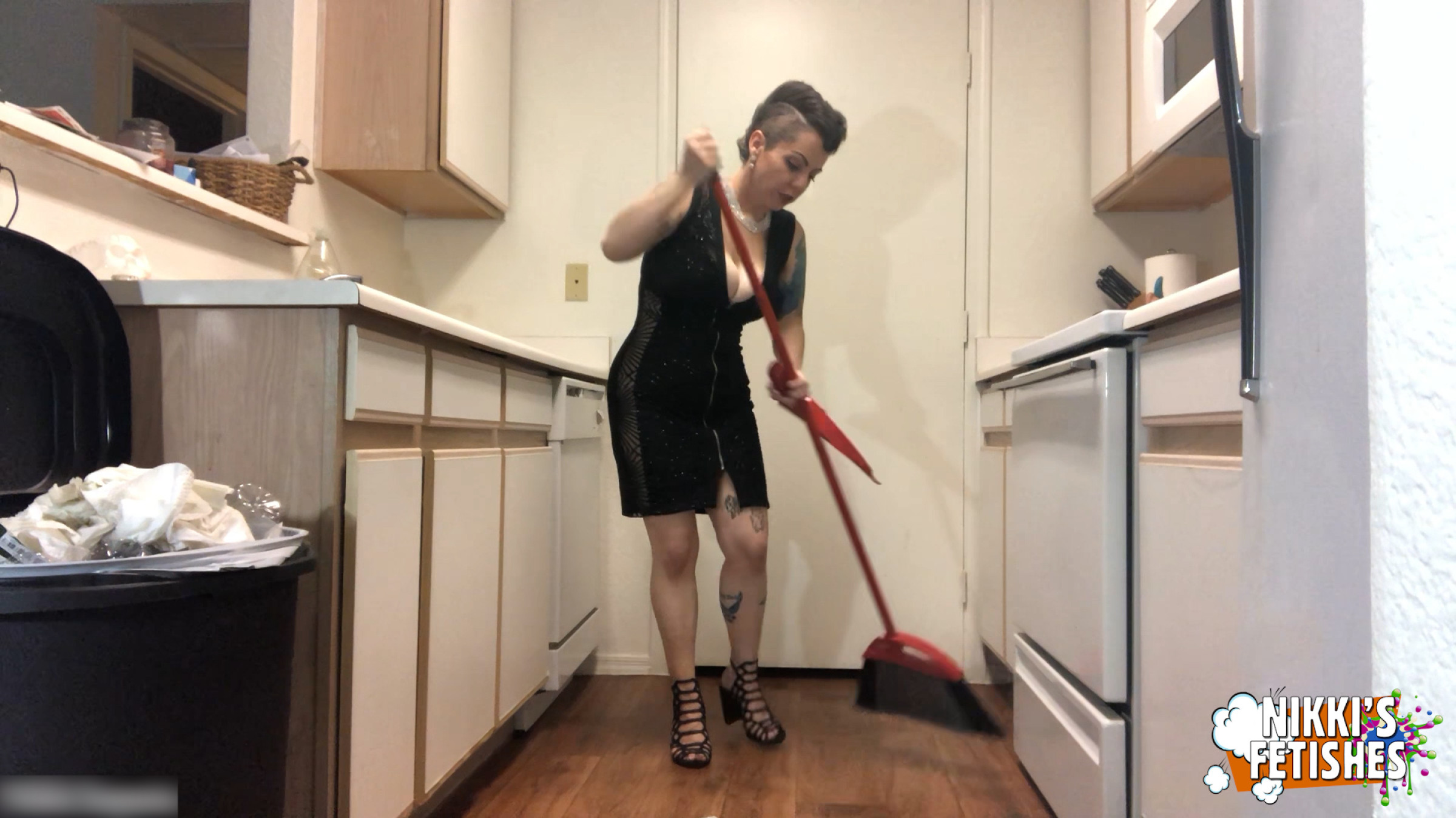 MILF Cleans While You Watch and Wank